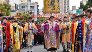 【彰邑關帝廟入火安座祈安福醮普度法會】，高功道長隨第六十五代天師張意將大真人，親臨開香!