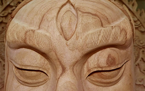 祖天師聖像木紋本身呈現出三眼與重瞳